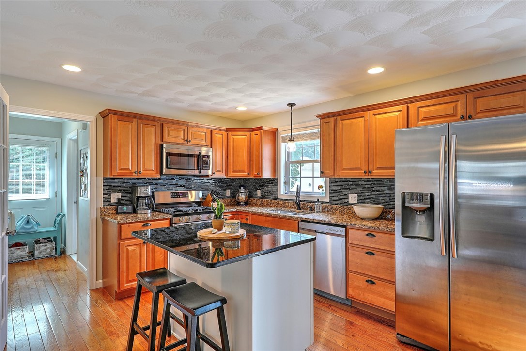 232 Iroquois Road Cumberland, RI 02864 - Photo 16 of 44