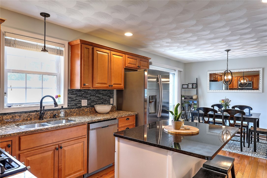 232 Iroquois Road Cumberland, RI 02864 - Photo 18 of 44