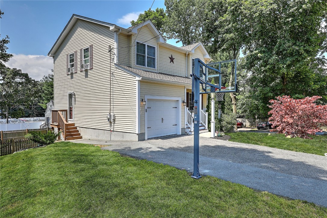 232 Iroquois Road Cumberland, RI 02864 - Photo 4 of 44