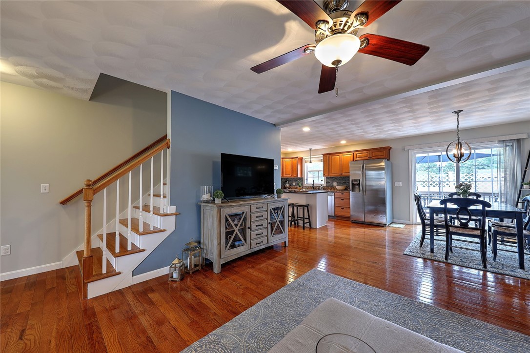 232 Iroquois Road Cumberland, RI 02864 - Photo 9 of 44