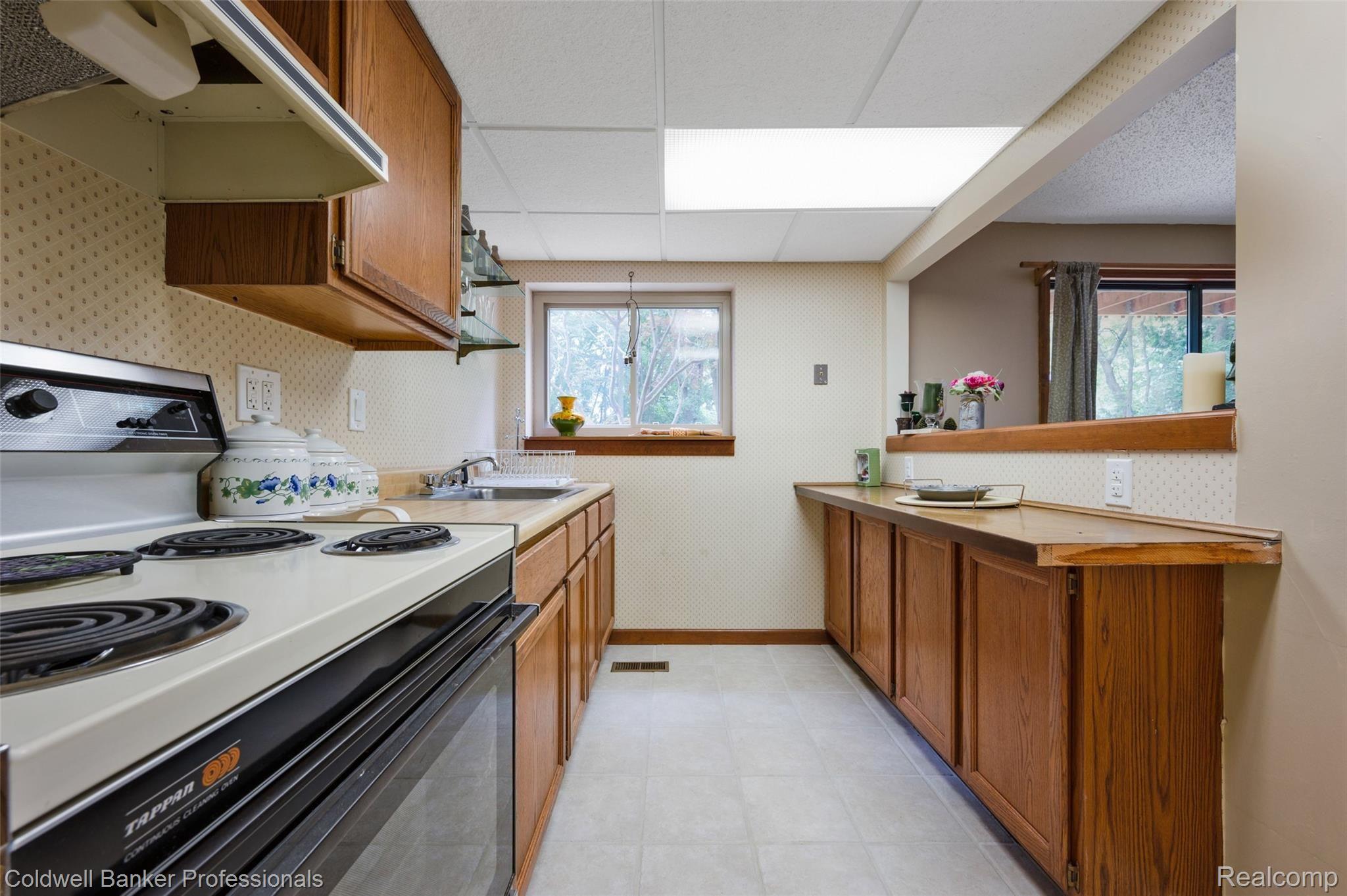 375 Hillview Street Rochester, MI 48306 - Photo 32 of 43 375-Hillview-Street-35.jpg