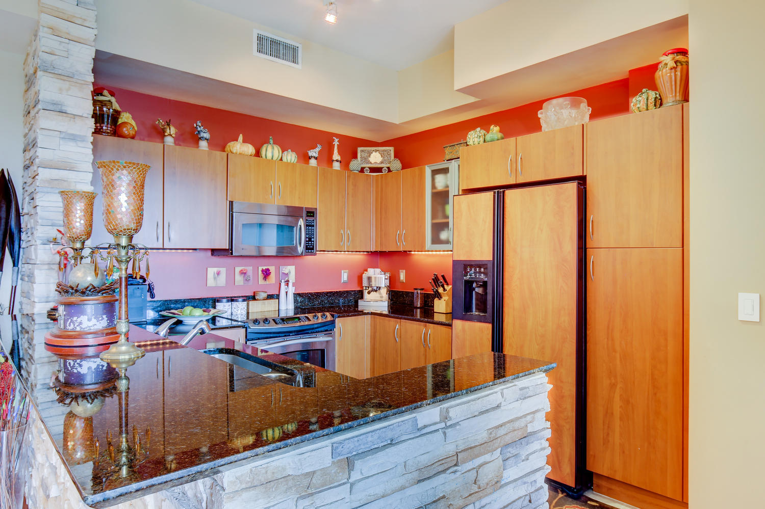 233 South Federal Highway, Unit LPH21 Boca Raton, FL 33432 - Photo 5 of 21 233 S Federal Hwy Unit 821-large-005-Kit