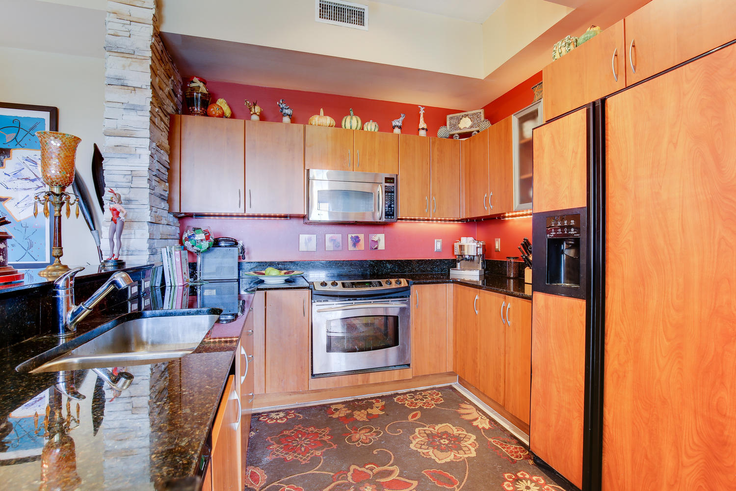 233 South Federal Highway, Unit LPH21 Boca Raton, FL 33432 - Photo 6 of 21 233 S Federal Hwy Unit 821-large-006-Kit