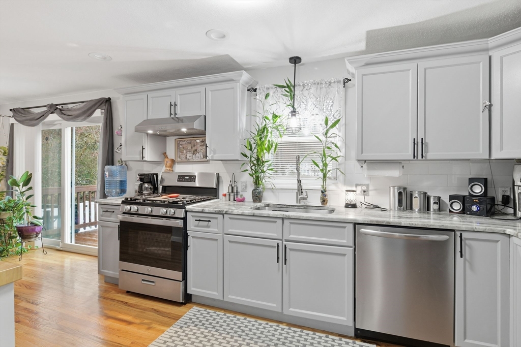 569 Cooley Street Springfield, MA 01128 - Photo 11 of 42