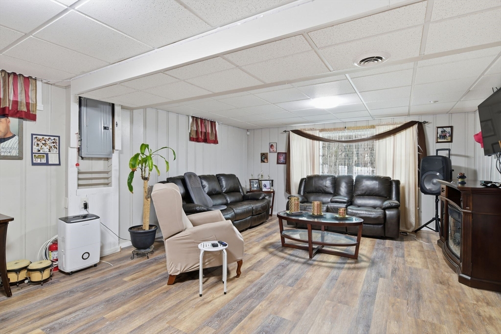 569 Cooley Street Springfield, MA 01128 - Photo 27 of 42
