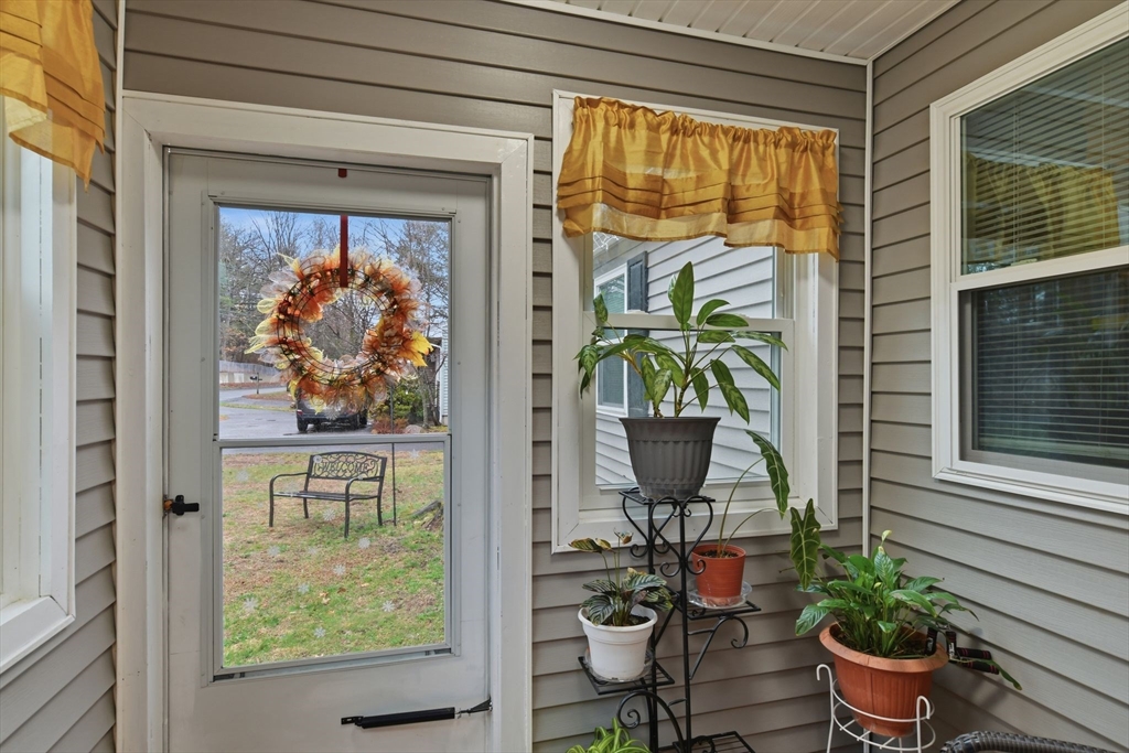 569 Cooley Street Springfield, MA 01128 - Photo 4 of 42