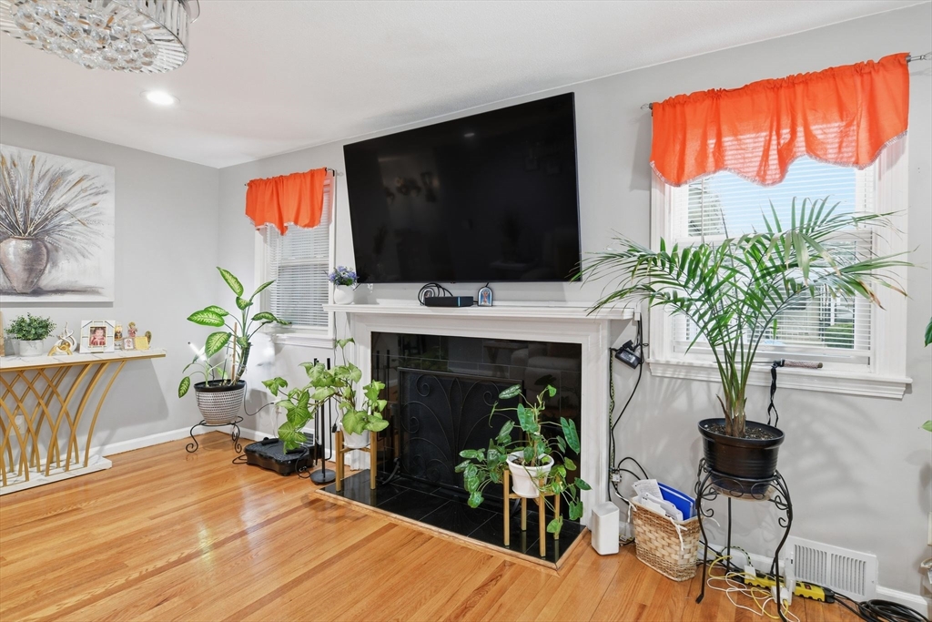 569 Cooley Street Springfield, MA 01128 - Photo 9 of 42
