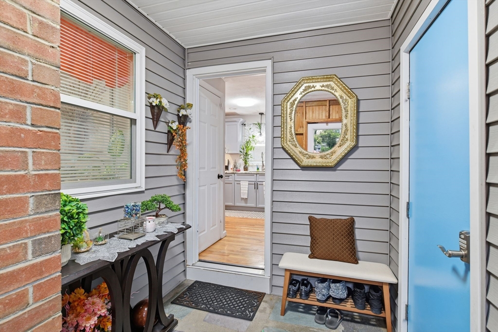 569 Cooley Street Springfield, MA 01128 - Photo 10 of 42