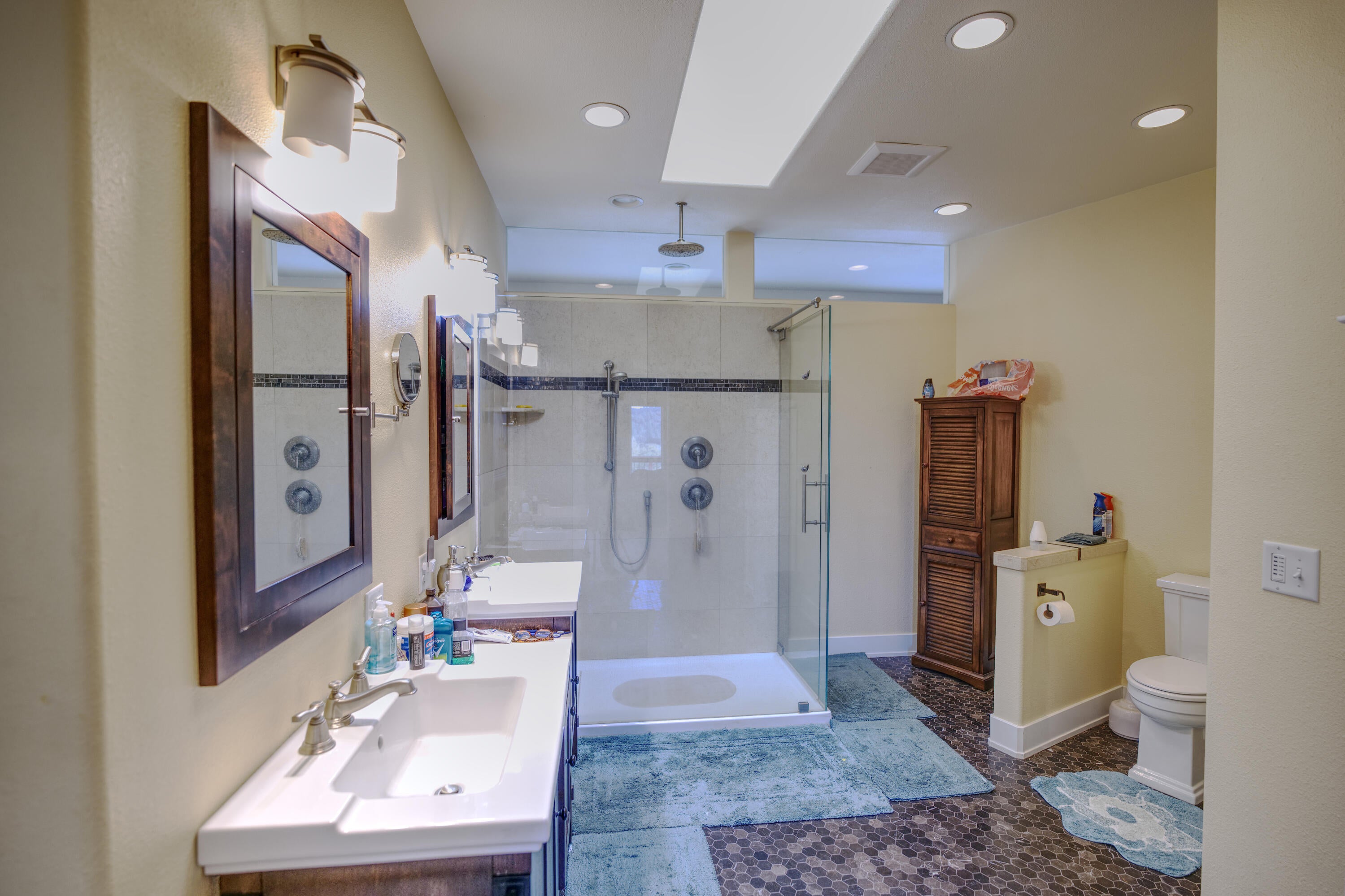 6555 East Antelope Road Eagle Point, OR 97524 - Photo 10 of 30 Twin Pines Home Master Bathroom