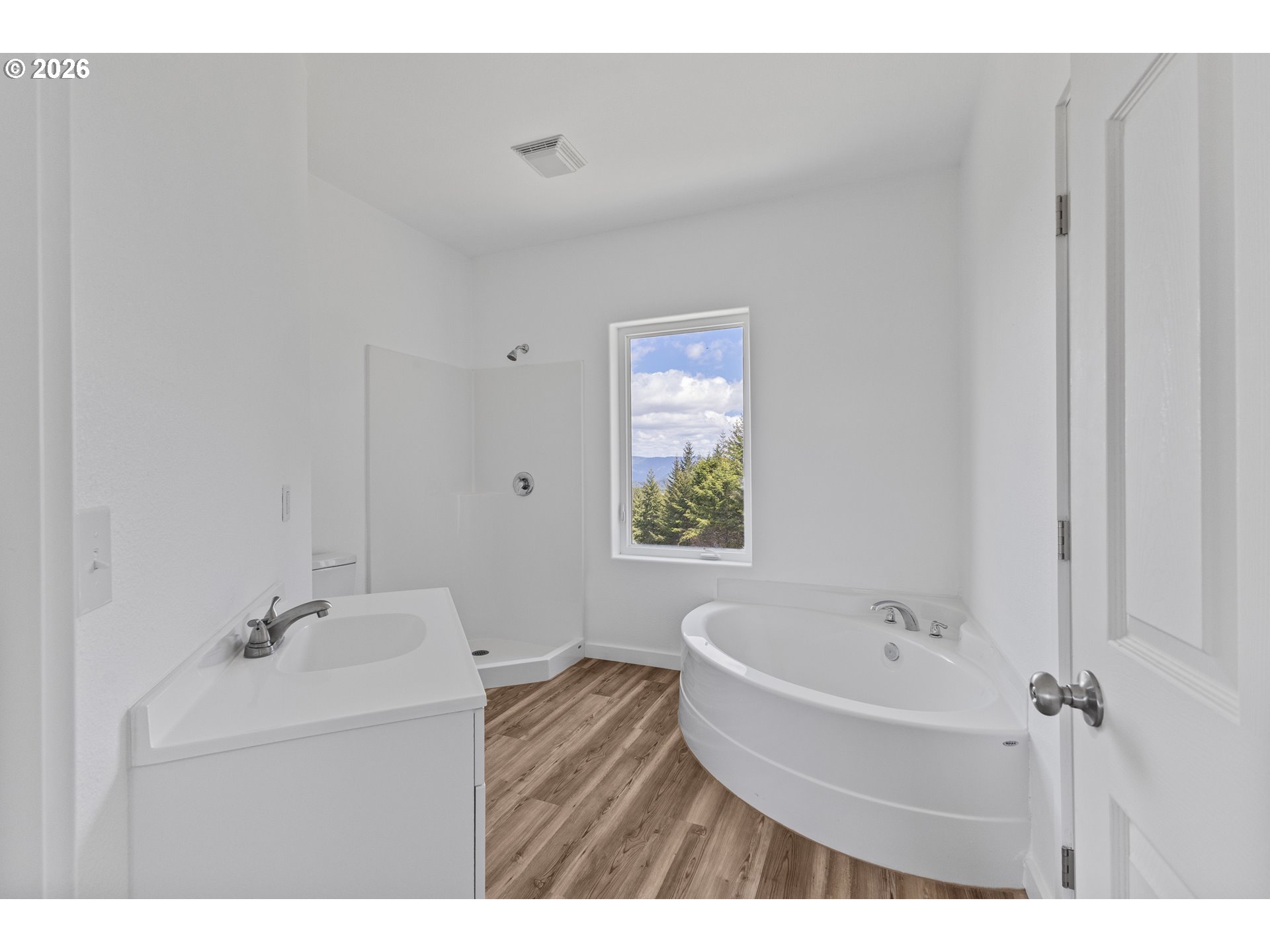 46345 Dement Creek Road Broadbent, OR 97414 - Photo 23 of 47 a bathroom with a sink and a bathtub