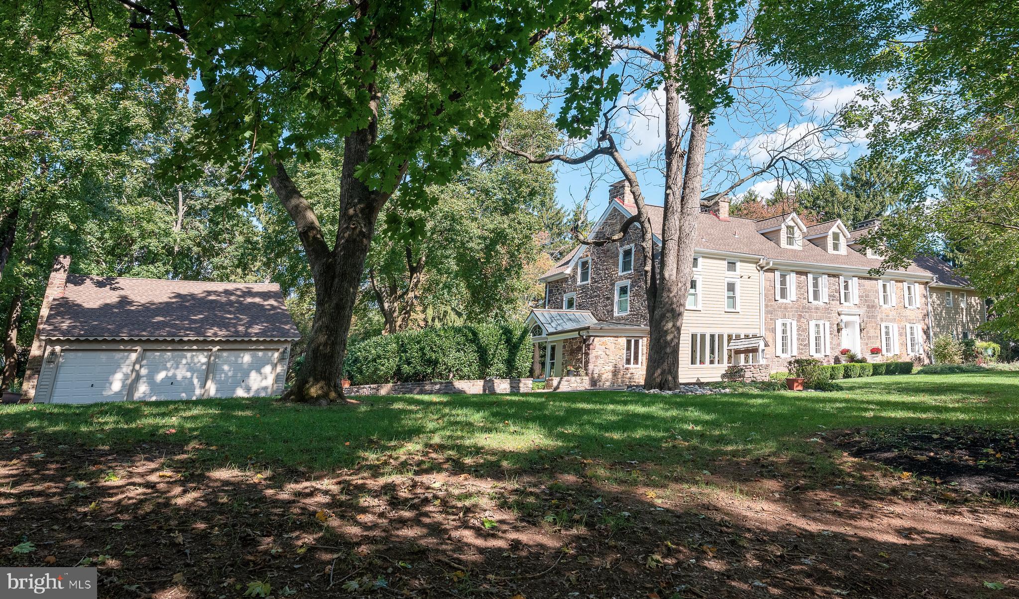 Full front view on the lawn