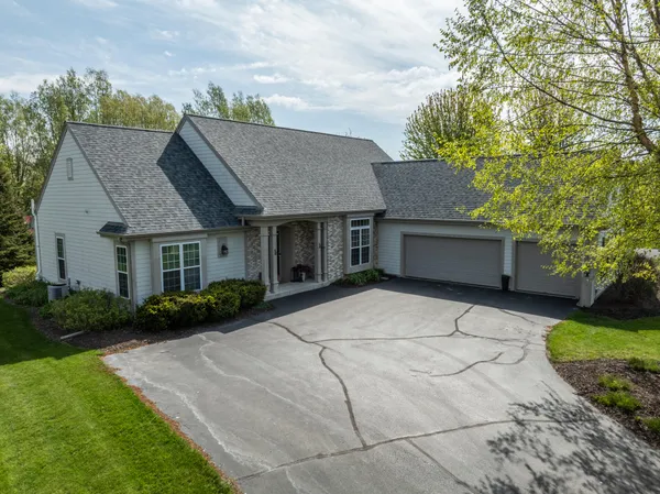 $689,900 | W351-n5700 Westshore Road, Oconomowoc, WI 53066