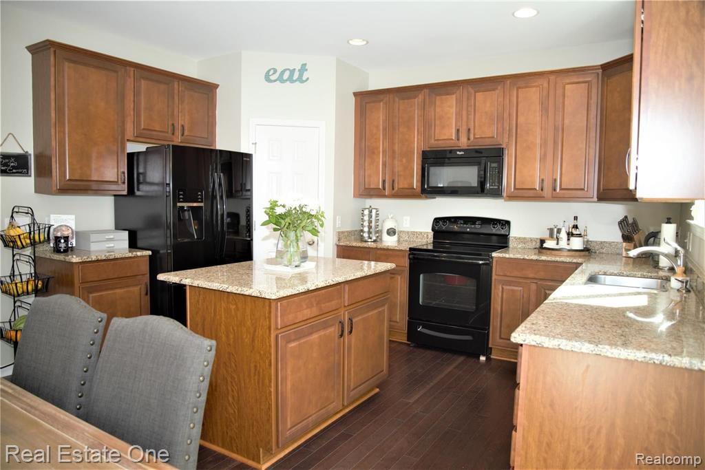27099 Victoria Road Novi, MI 48374 - Photo 16 of 43