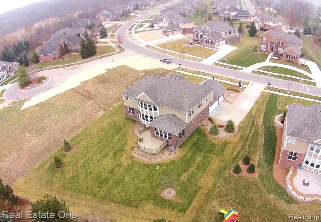 6918 Oakhurst Ridge Road Clarkston, MI 48348 - Photo 11 of 47 BACK
