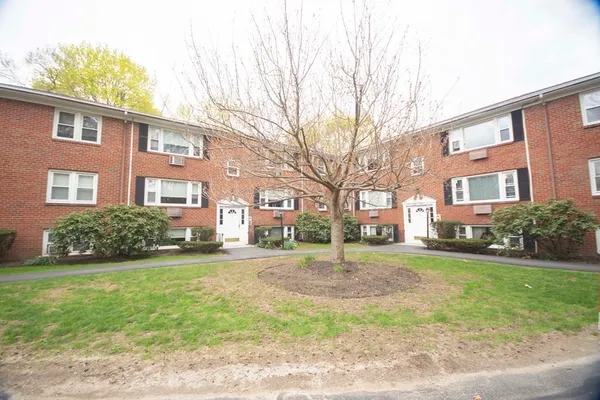 $379,900 | 462 Nahatan Street, Unit C5, Norwood, MA 02062