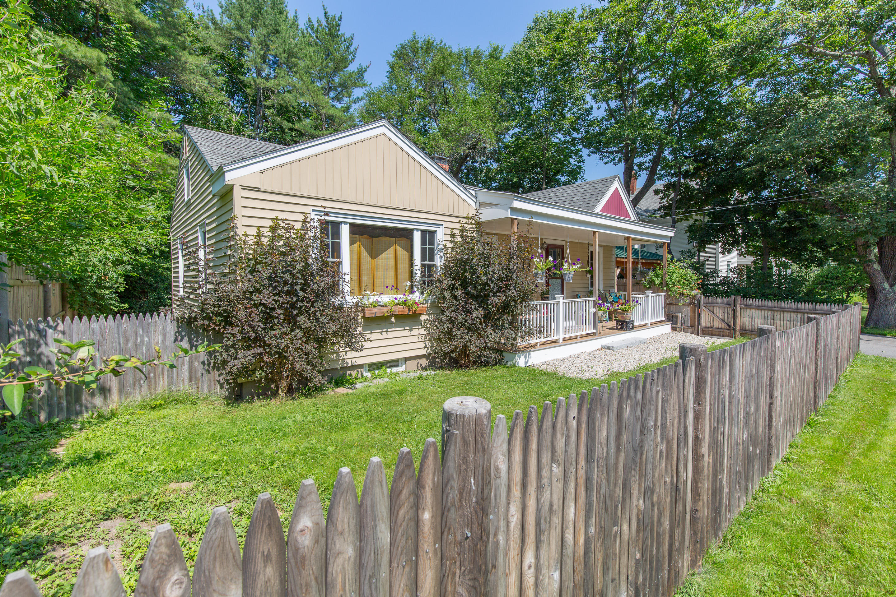 21 Hummingbird Lane Freeport, ME 04032 - Photo 1 of 31 21 Park St