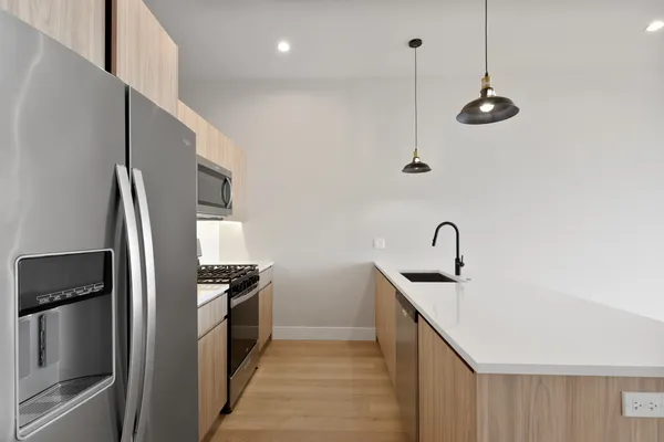 $3,150 | 2505 West Farragut Avenue, Unit 409, Chicago, IL 60625