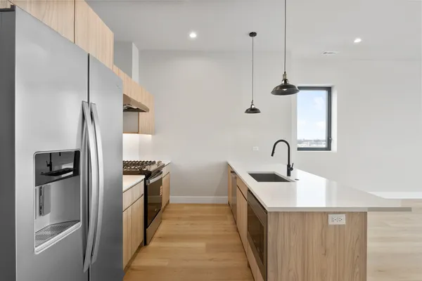 $3,150 | 2505 West Farragut Avenue, Unit 409, Chicago, IL 60625