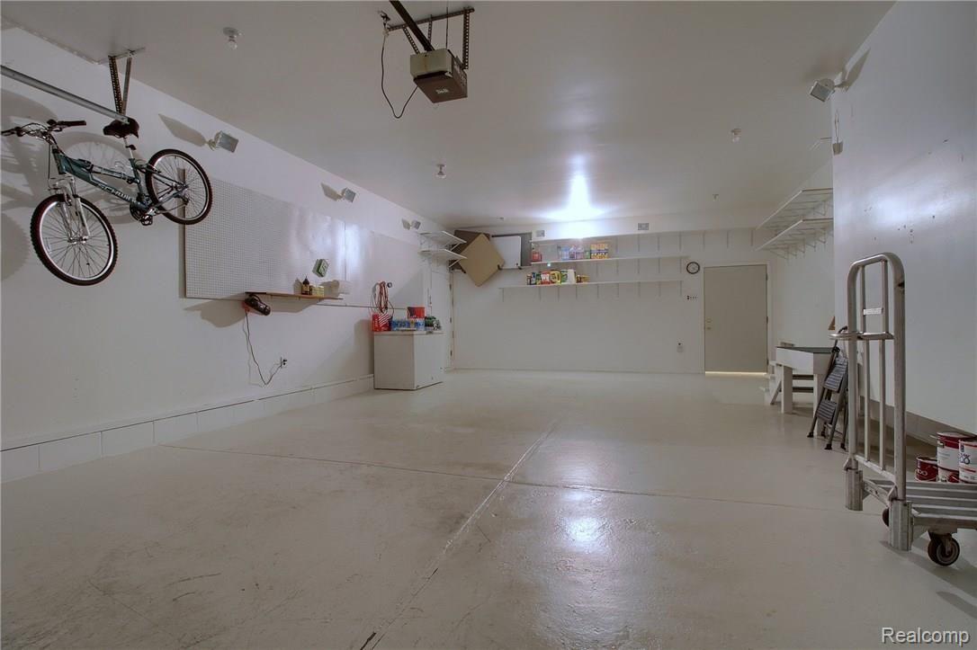 5180 Westview Road Clarkston, MI 48346 - Photo 26 of 32 Garage_Interior.jpg