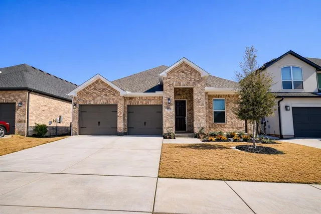 $2,850 | 16868 Eastern Red Boulevard, Justin, TX 76247