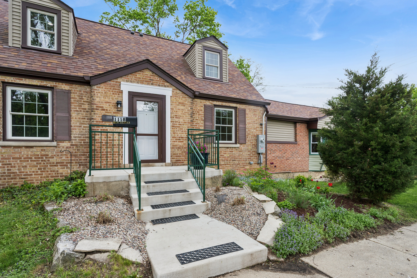 1118 Manchester Road Wheaton, IL 60187 - Photo 2 of 37