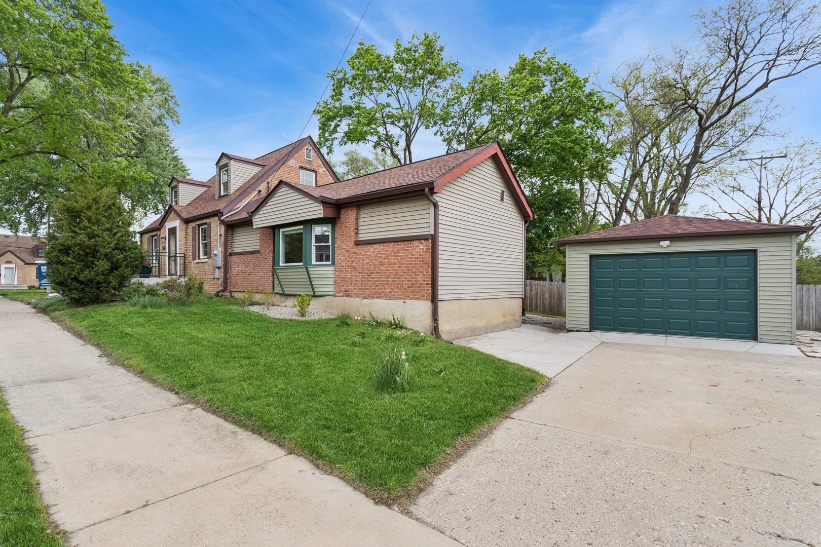 1118 Manchester Road Wheaton, IL 60187 - Photo 3 of 37