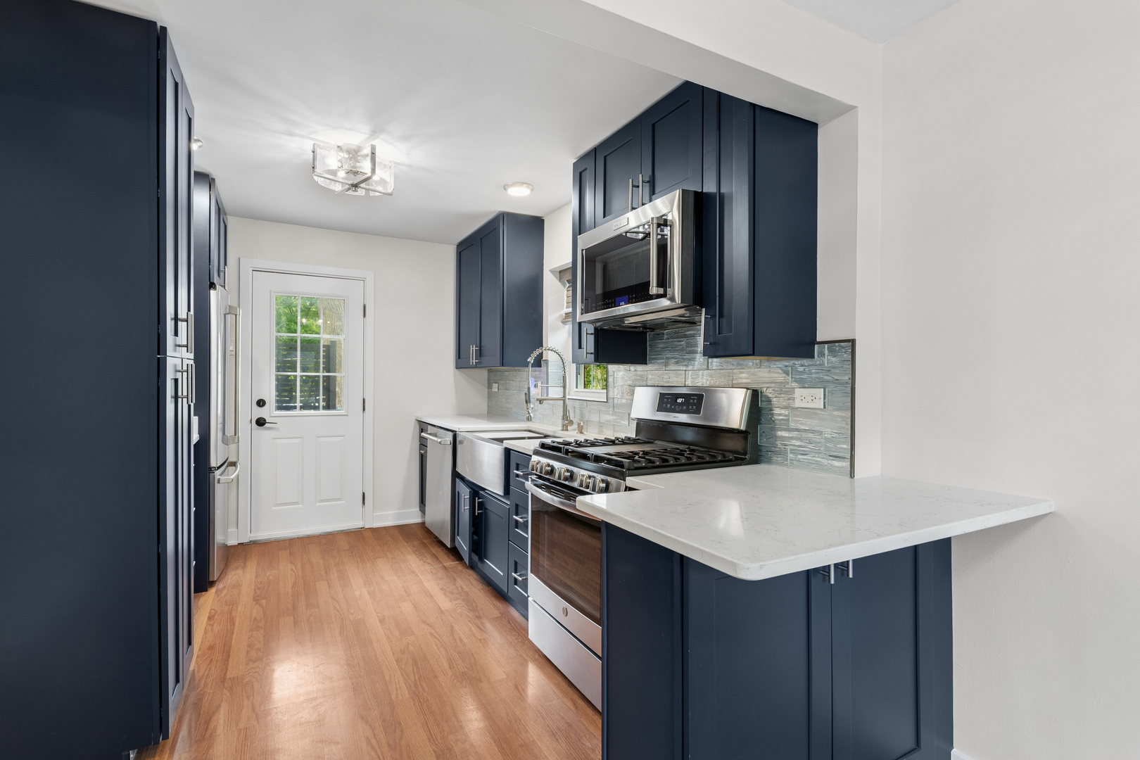 1118 Manchester Road Wheaton, IL 60187 - Photo 5 of 37