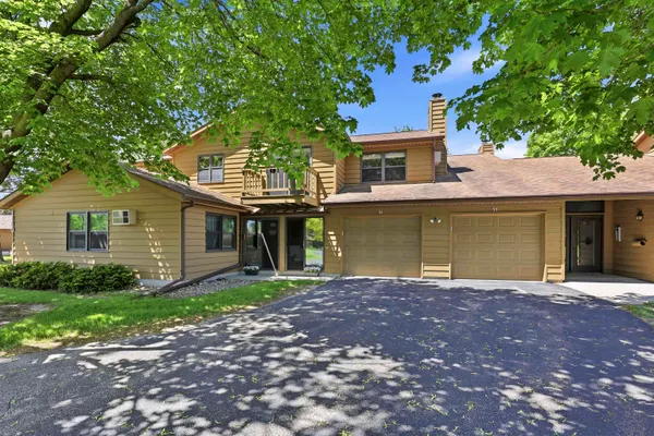 $164,900 | 1160 Brittany Court, Unit 93, Neenah, WI 54956