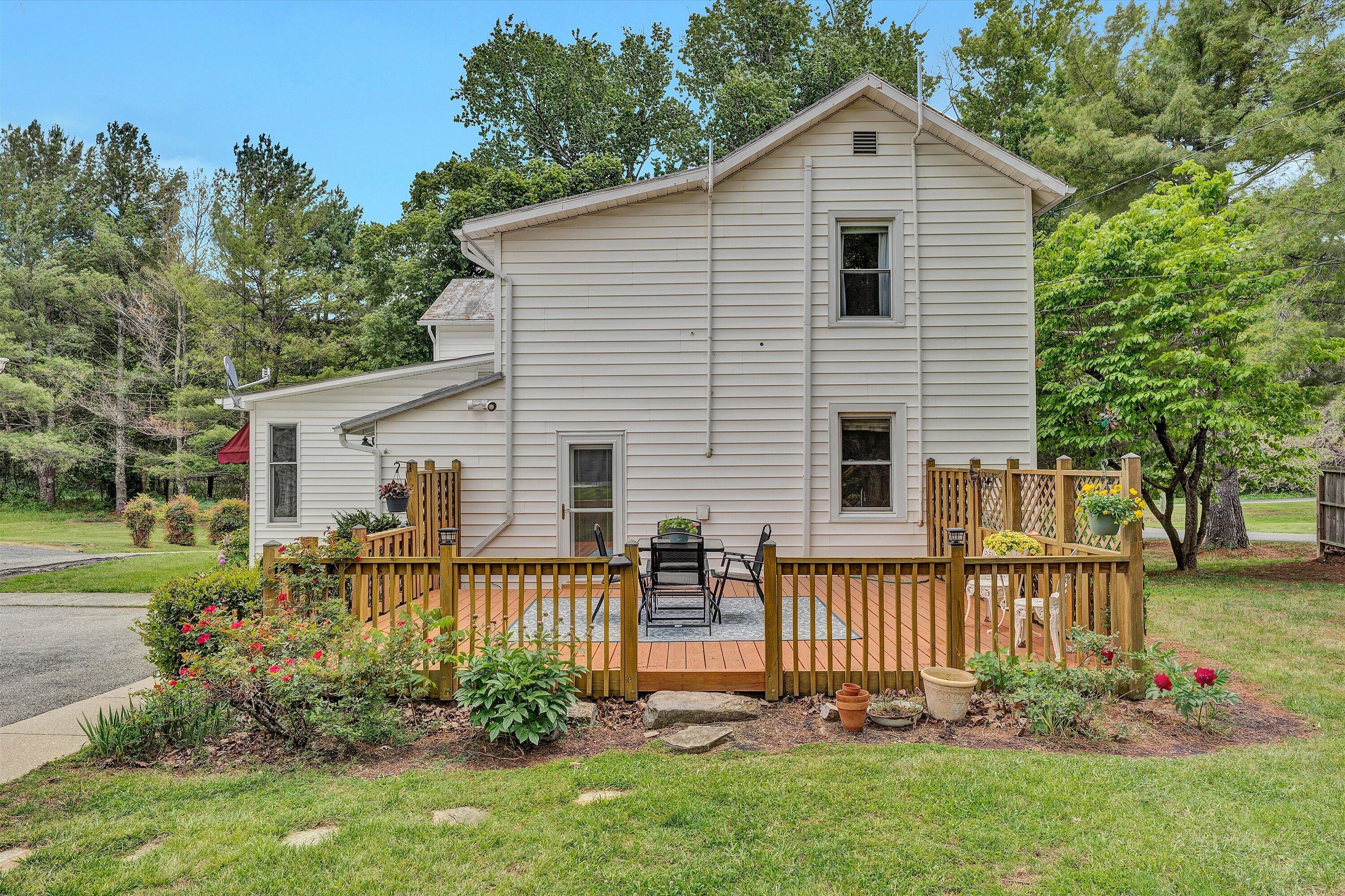 341 Springwood Road Fincastle, VA 24090 - Photo 42 of 55 a front view of a house with a yard and trees