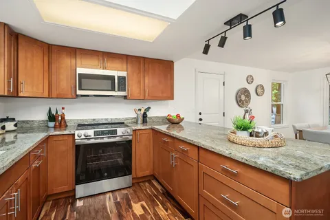 $1,198,000 | 3023 255th Avenue Southeast, Sammamish, WA 98075