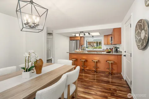 $1,198,000 | 3023 255th Avenue Southeast, Sammamish, WA 98075