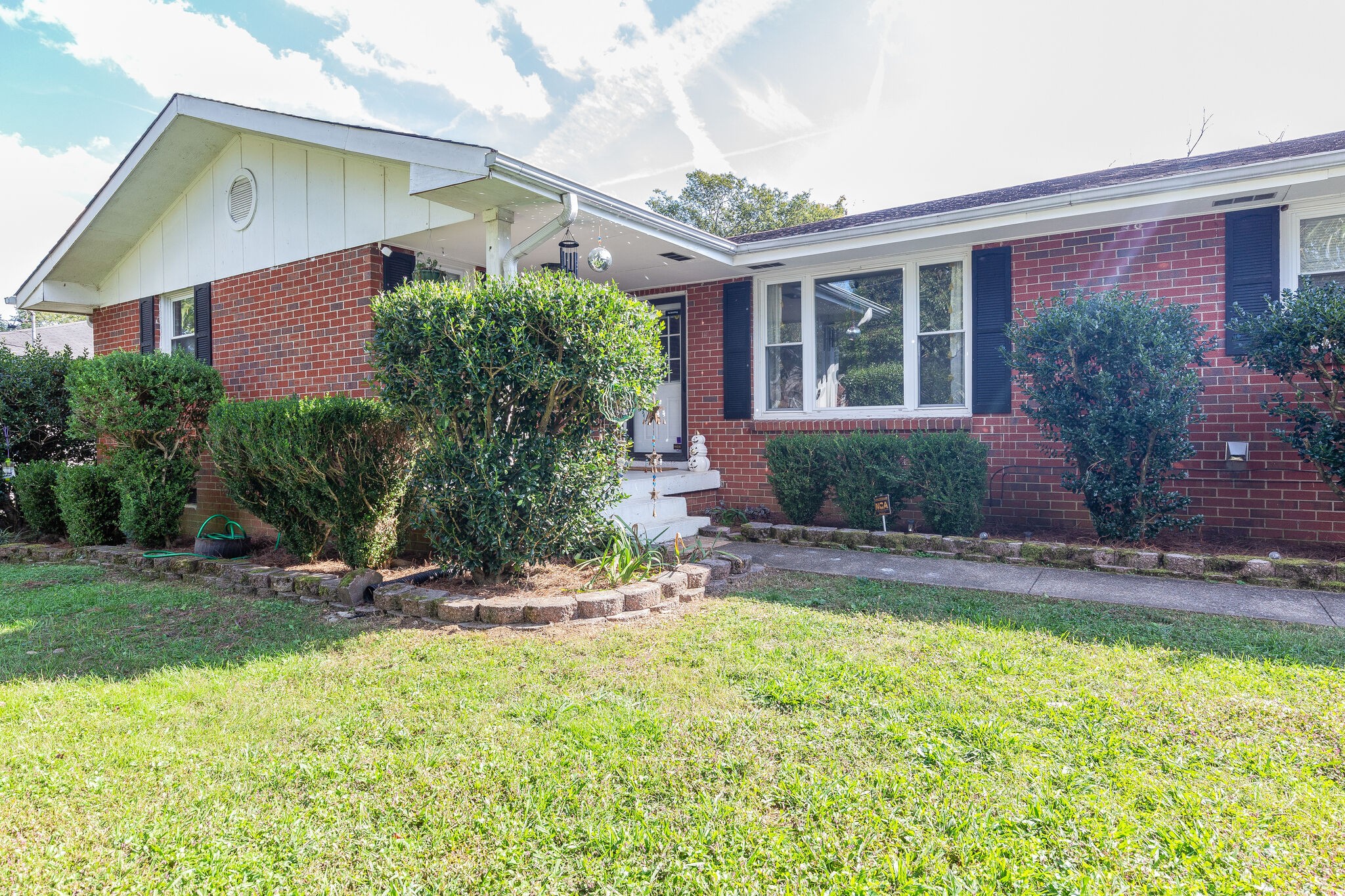 480 Rural Hill Road Nashville, TN 37217 - Photo 2 of 25 a front view of a house with garden