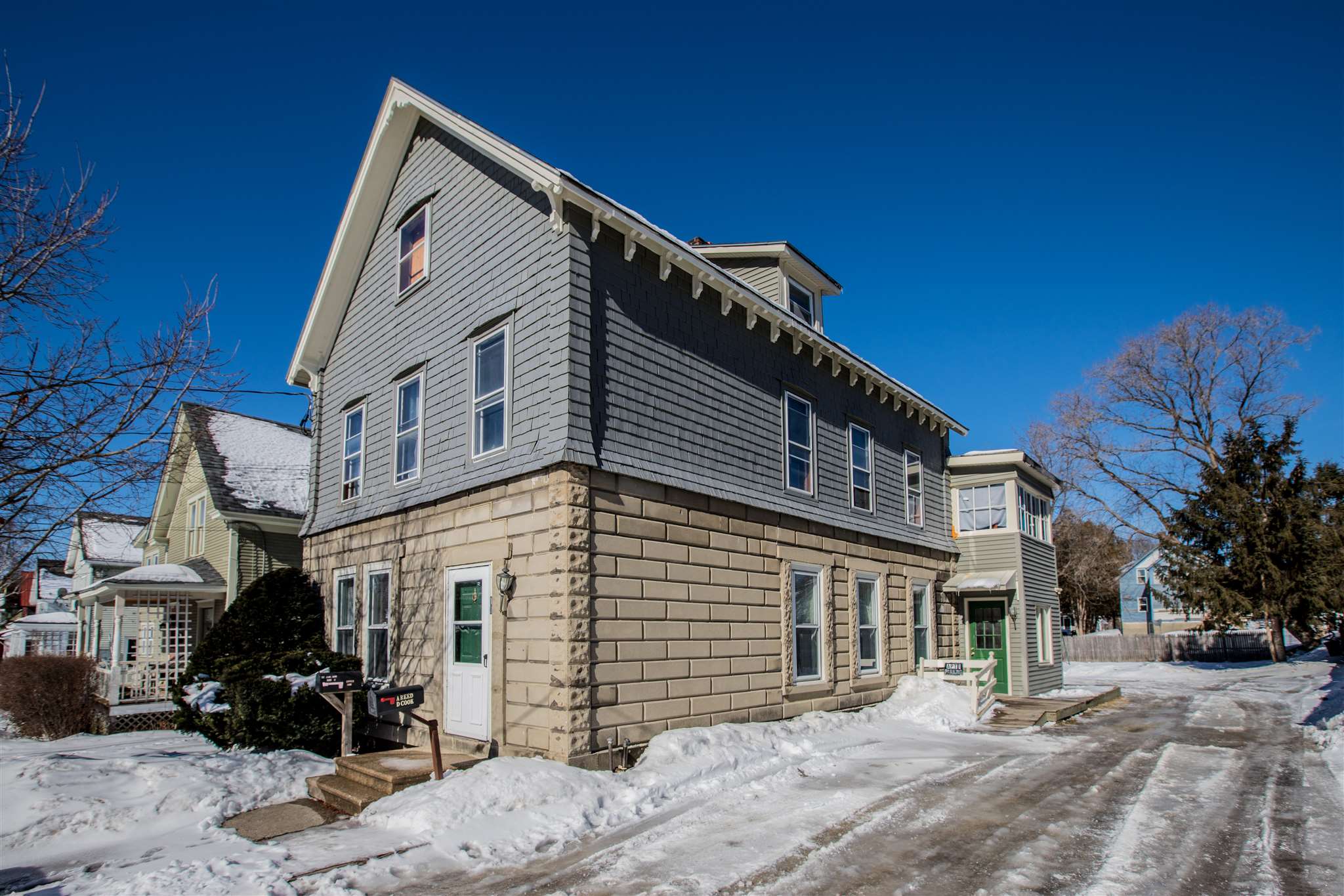 17 Crescent Street Rutland, VT 05701 - Photo 1 of 29 Gallery Image 1