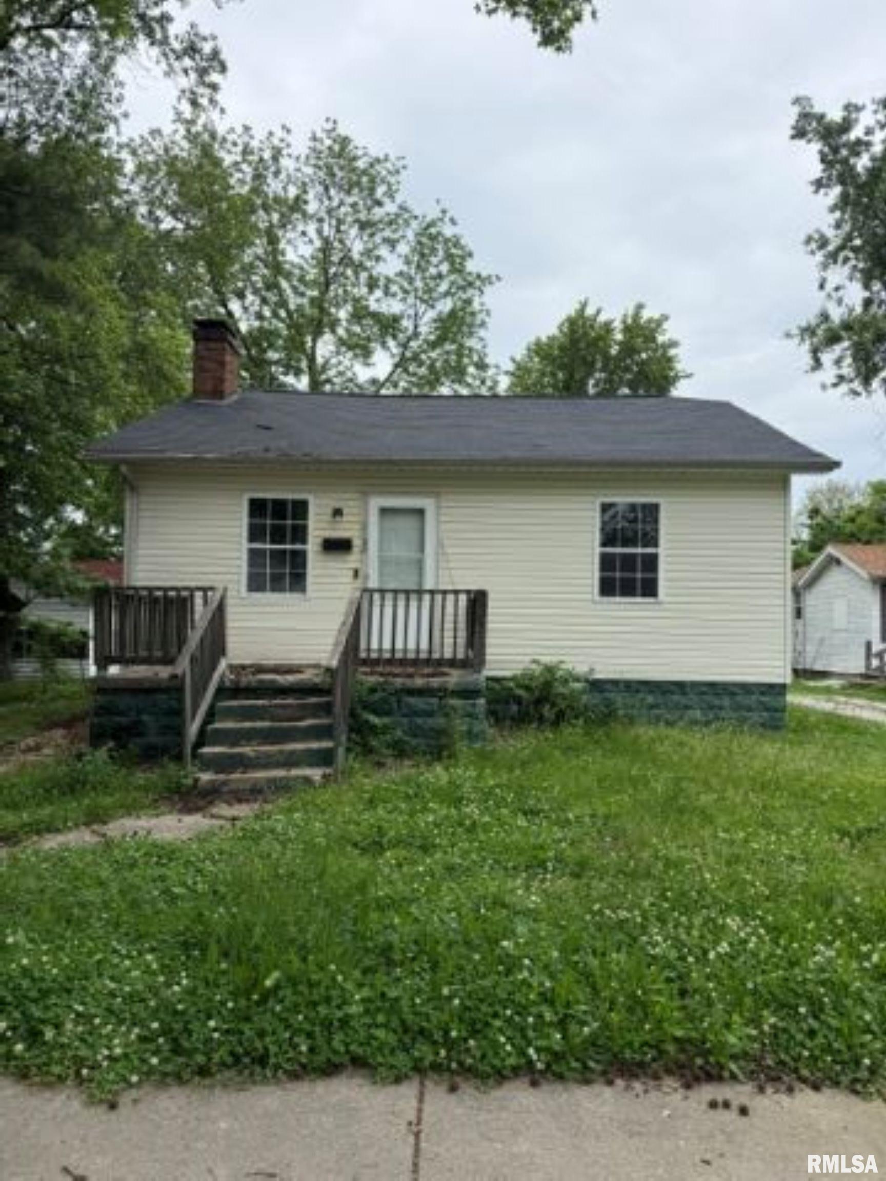 1252 East Whitmer Street Decatur, IL 62521 - Photo 1 of 23