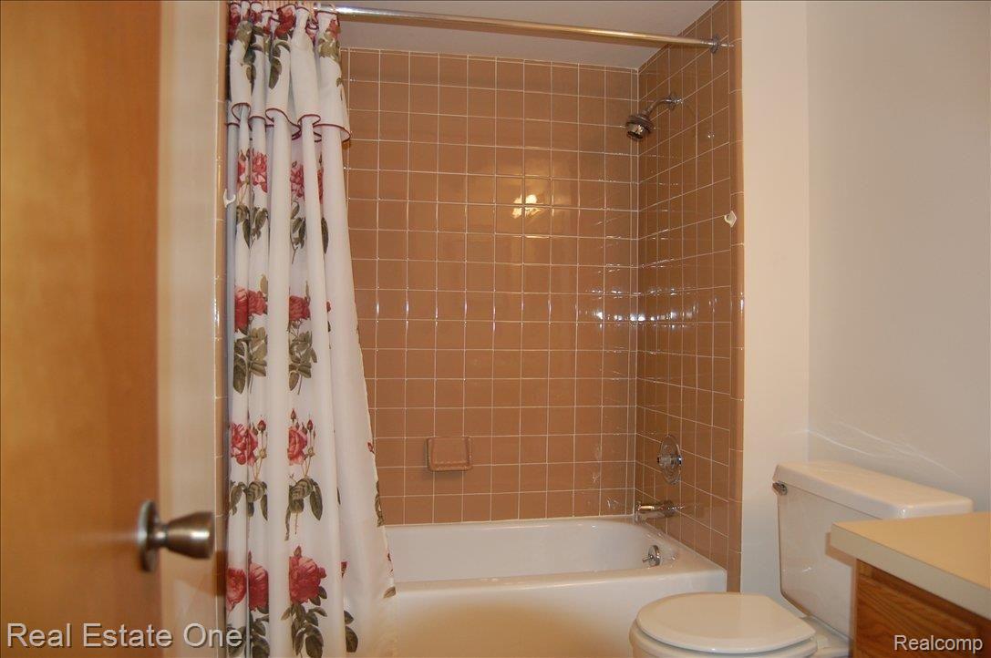 3121 Hartford Court Rochester, MI 48306 - Photo 4 of 24 3121 Hartford Ct. 014