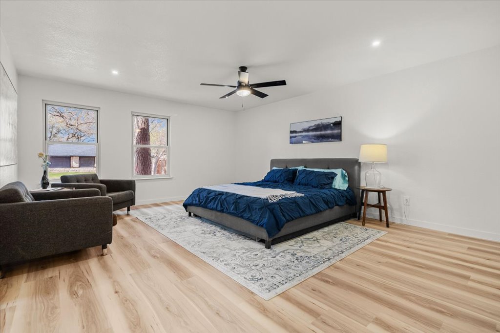 9223 Independence Loop Austin, TX 78748 - Photo 20 of 37 a bedroom with a bed and dresser