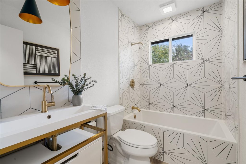 9223 Independence Loop Austin, TX 78748 - Photo 26 of 37 a bathroom with a sink toilet and shower