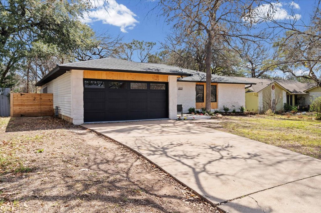 9223 Independence Loop Austin, TX 78748 - Photo 4 of 37 a view of garage with yard