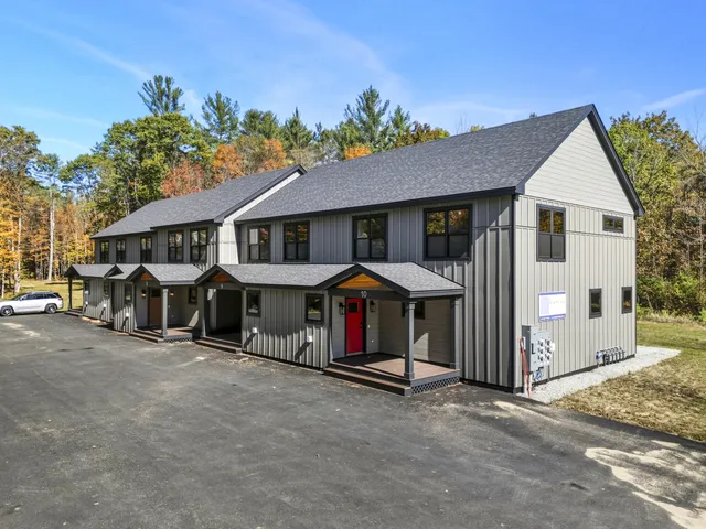 $749,000 | 9 Lodgepole Lane, Unit 9, Newry, ME 04261