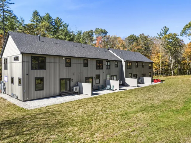 $749,000 | 9 Lodgepole Lane, Unit 9, Newry, ME 04261