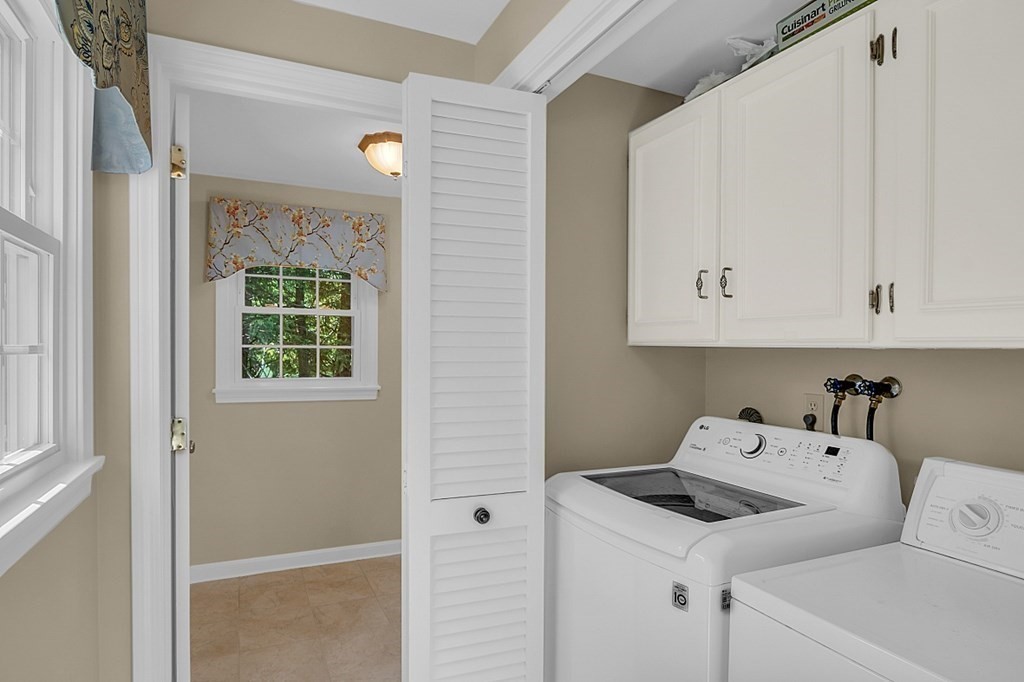 27 Sable Run Lane Methuen, MA 01844 - Photo 18 of 42 a utility room with dryer and washer