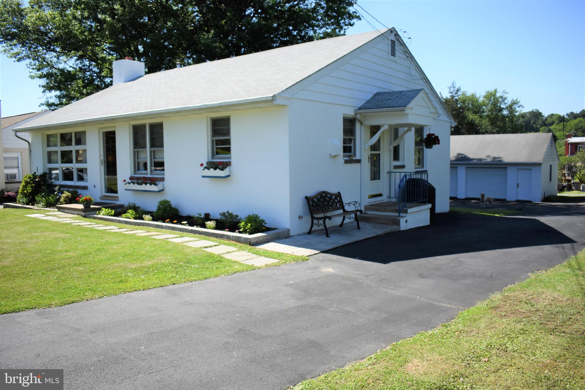 637 Ridge Avenue Atglen, PA 19310 - Photo 2 of 42