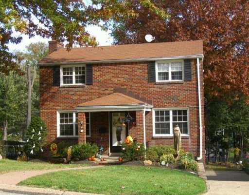 36 Robinhood Road Green Tree, PA 15220 - Photo 1 of 8 Exterior Front.