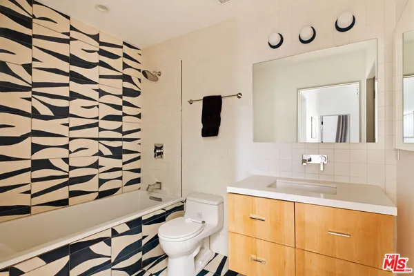 $2,499,000 | 2339 Lyric Avenue, Los Angeles, CA 90027
