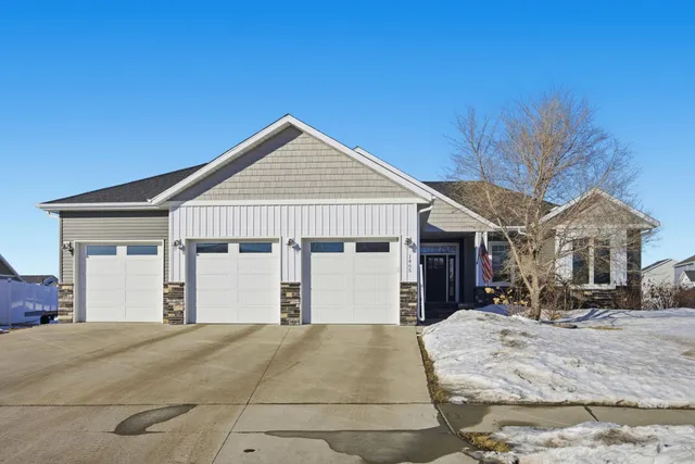 $659,900 | 1465 Shawnas Place South, Fargo, ND 58104