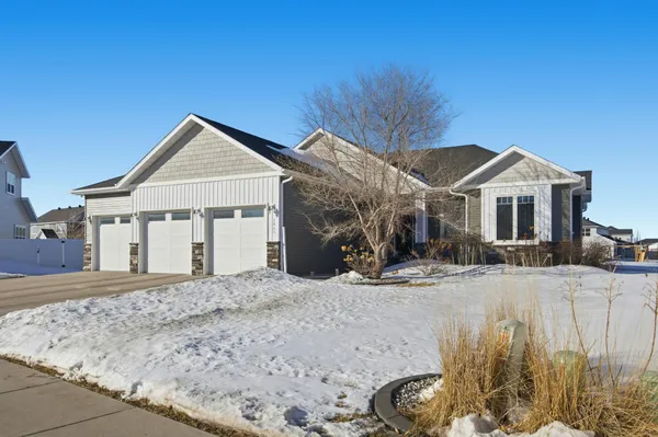 $659,900 | 1465 Shawnas Place South, Fargo, ND 58104