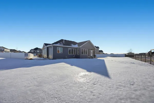 $659,900 | 1465 Shawnas Place South, Fargo, ND 58104