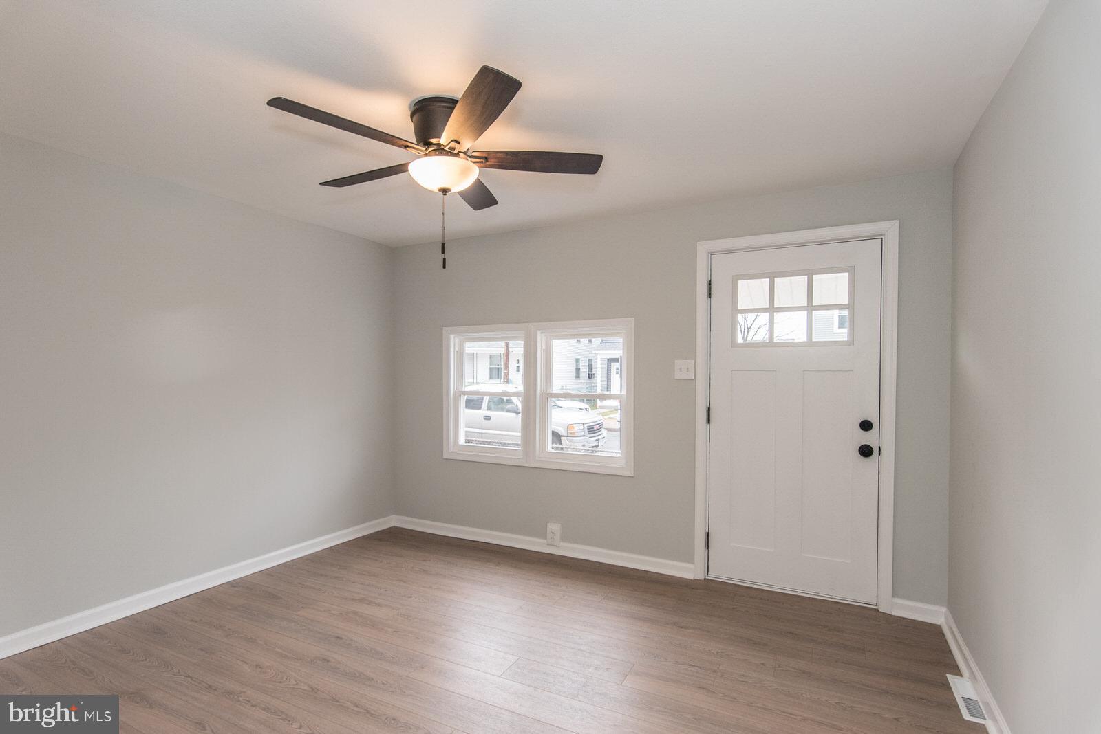 653 Spruce Street Bristol, PA 19007 - Photo 5 of 33