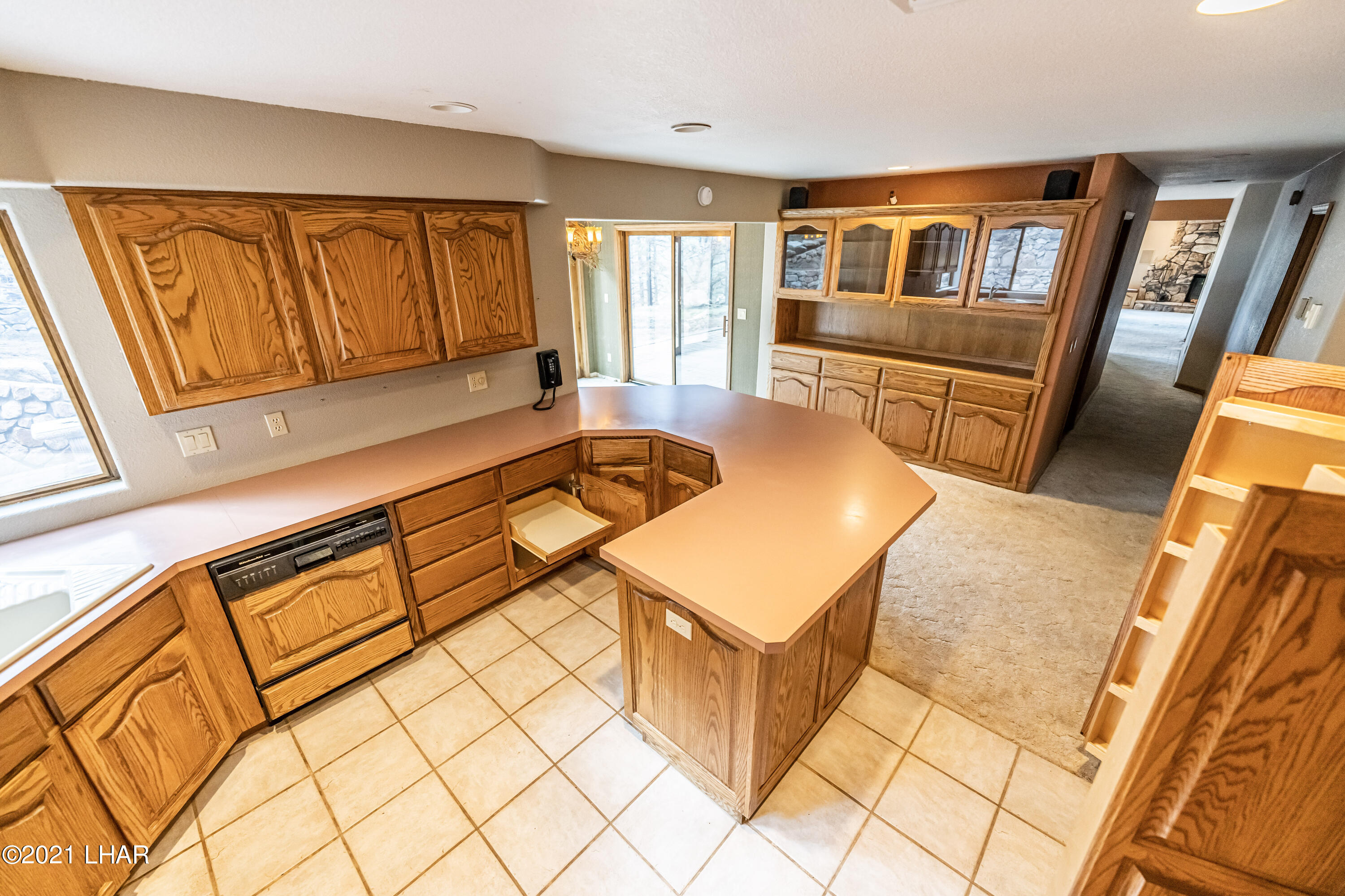 4740 South Ridge Road Kingman, AZ 86401 - Photo 14 of 82 Custom cabinetry