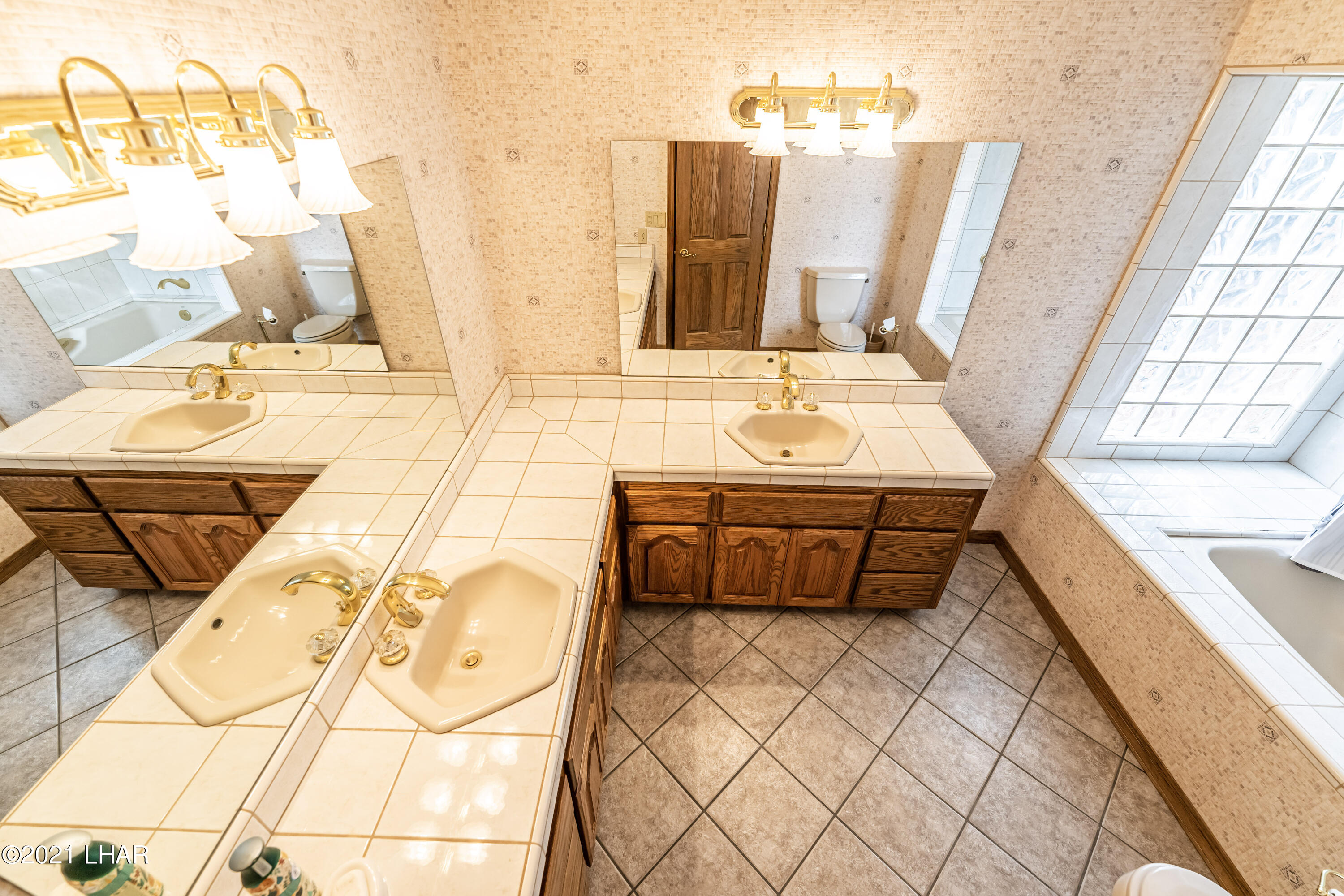4740 South Ridge Road Kingman, AZ 86401 - Photo 28 of 82 Main Bath on ground floor